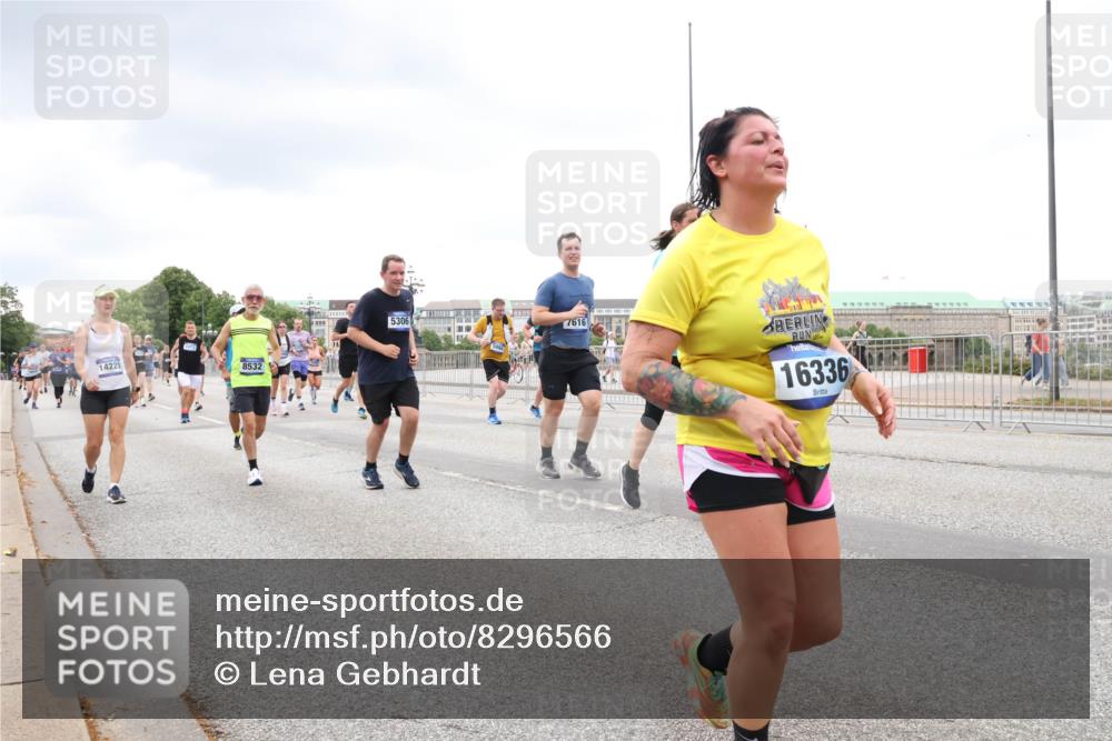 29.06.2025 - hella hamburg halbmarathon Lena Gebhardt http://msf.ph/oto/8296566 29.06.2025 10:56:09 Lombardsbrücke 4473, 14221, 8532, 5306, 7616, 16336, 1113, 1738, 1909, 2095, 2793, 2915, 3101, 3257, 3268, 4083, 4265, 4354, 4470, 4473, 4836, 4896, 5220, 5222, 5306, 5575, 5580, 5693, 5757, 5994, 6055, 6056, 6113, 6257, 6494, 6594, 6690, 6968, 7025, 7028, 7090, 7516, 7616, 7711, 7969, 8005, 8110, 8305, 8517, 8532, 8533, 8648, 8766, 9383, 9435, 9548, 9606, 9838, 9861, 9865, 9948, 9953, 9956, 10436, 10438, 10449, 10593, 10640, 10740, 10784, 10987, 11903, 11962, 11963, 12695 meine-sportfotos.de