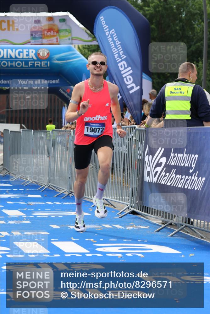29.06.2025 - hella hamburg halbmarathon Strokosch-Dieckow http://msf.ph/oto/8296571 29.06.2025 10:18:01 Ziel 17786, 19072 meine-sportfotos.de