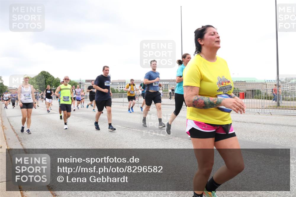 29.06.2025 - hella hamburg halbmarathon Lena Gebhardt http://msf.ph/oto/8296582 29.06.2025 10:56:09 Lombardsbrücke 14221, 8532, 5306, 7616, 1113, 1738, 1909, 2095, 2793, 2915, 3101, 3257, 3268, 4083, 4265, 4354, 4470, 4473, 4836, 4896, 5220, 5222, 5306, 5575, 5580, 5693, 5757, 5994, 6055, 6056, 6113, 6257, 6494, 6594, 6690, 6968, 7025, 7028, 7090, 7516, 7616, 7711, 7969, 8005, 8110, 8305, 8517, 8532, 8533, 8648, 8766, 9383, 9435, 9548, 9606, 9838, 9861, 9865, 9948, 9953, 9956, 10436, 10438, 10449, 10593, 10640, 10740, 10784, 10987, 11903, 11962, 11963, 12695 meine-sportfotos.de