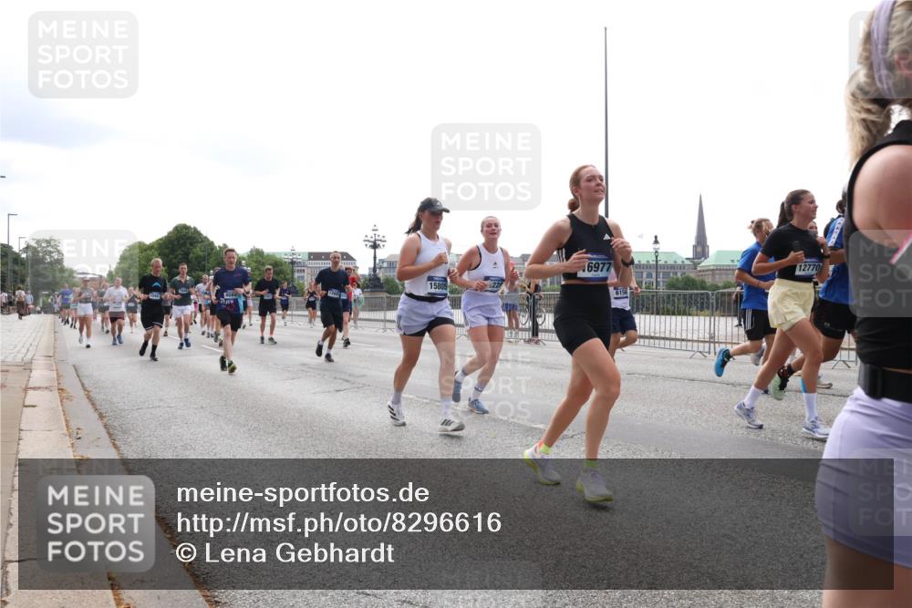 29.06.2025 - hella hamburg halbmarathon Lena Gebhardt http://msf.ph/oto/8296616 29.06.2025 10:36:46 Lombardsbrücke 1948, 4084, 15805, 6977, 6156, 12770, 1102, 1118, 1224, 1253, 1339, 1488, 1490, 1948, 1952, 1954, 2124, 2552, 2588, 3165, 3398, 3404, 3428, 3873, 3895, 4084, 4442, 4618, 4762, 4996, 5012, 5224, 5427, 5538, 5540, 5573, 5640, 5747, 5786, 5789, 5809, 5919, 6156, 6190, 6359, 6667, 7202, 7632, 7773, 8007, 8315, 8498, 8499, 8530, 8758, 8936, 8937, 8945, 9115, 9117, 9229, 9295, 9500, 9694, 13265, 15077, 17156, 17807, 18152, 18488 meine-sportfotos.de