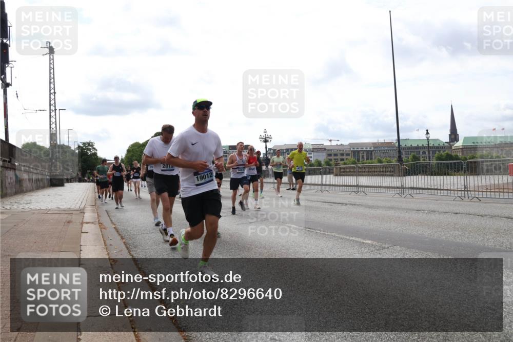 29.06.2025 - hella hamburg halbmarathon Lena Gebhardt http://msf.ph/oto/8296640 29.06.2025 10:21:33 Lombardsbrücke 2815, 19012, 14278, 1028, 1072, 1158, 1191, 1250, 1266, 1401, 1658, 1668, 1958, 2172, 2271, 2315, 2353, 2383, 2529, 2635, 2815, 2956, 2986, 3122, 3161, 3453, 3770, 3817, 3825, 3826, 4289, 4375, 4376, 4697, 4786, 5122, 5373, 5395, 5412, 5493, 5759, 5767, 5957, 6086, 6103, 6275, 6308, 6475, 6805, 6844, 7075, 7228, 7375, 7522, 7553, 7612, 7672, 7781, 8095, 8286, 8715, 8726, 8844, 8896, 9100, 9108, 9369, 9483, 9499, 9501, 9532, 9624, 10374, 10602, 10874, 11698, 12175 meine-sportfotos.de