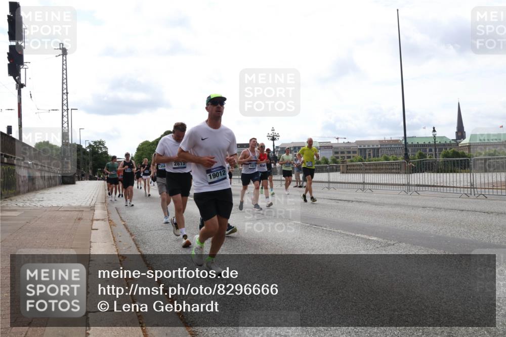 29.06.2025 - hella hamburg halbmarathon Lena Gebhardt http://msf.ph/oto/8296666 29.06.2025 10:21:34 Lombardsbrücke 1358, 2815, 19012, 14278, 14115, 1028, 1072, 1158, 1191, 1250, 1266, 1401, 1658, 1668, 1958, 2172, 2271, 2315, 2353, 2529, 2635, 2815, 2956, 2986, 3122, 3161, 3453, 3770, 3817, 3825, 3826, 4289, 4375, 4376, 4697, 4786, 5122, 5373, 5395, 5412, 5493, 5759, 5957, 6086, 6103, 6275, 6308, 6475, 6805, 6844, 7075, 7375, 7522, 7553, 7612, 7672, 7781, 8095, 8286, 8715, 8726, 8844, 8896, 8959, 9100, 9108, 9369, 9483, 9499, 9501, 9532, 9624, 10374, 10874, 11698 meine-sportfotos.de