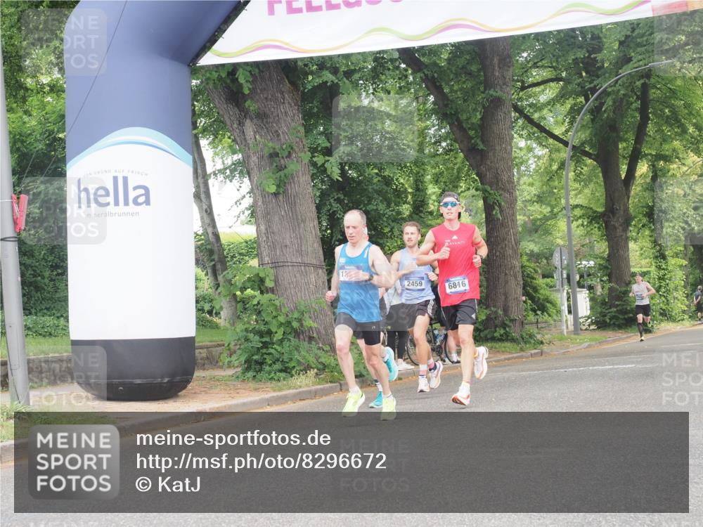 29.06.2025 - hella hamburg halbmarathon KatJ http://msf.ph/oto/8296672 29.06.2025 10:13:35 Zwischen KM18-KM19 2459, 6699, 6816 meine-sportfotos.de