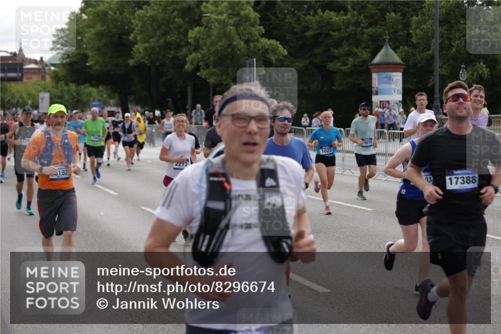 29.06.2025 - hella hamburg halbmarathon Jannik Wohlers http://msf.ph/oto/8296674 29.06.2025 10:36:48 Lombardsbrücke 1022, 1276, 1488, 1490, 1597, 1819, 2016, 2031, 2072, 2104, 2272, 2480, 3127, 3714, 4097, 4347, 4733, 5146, 5224, 5538, 5560, 5640, 5786, 5940, 6172, 6584, 6804, 7202, 7235, 7707, 7823, 8007, 8257, 8258, 8315, 8811, 9054, 9055, 10762, 10931, 11246, 11843, 11980, 12087, 12103, 12184, 12463, 13077, 13695, 13783, 13970, 13971, 14202, 14343, 14396, 14779, 14915, 15084, 15106, 15353, 15475, 15907, 16192, 16304, 16782, 16831, 17388, 17591, 17687, 17688, 17794, 18578, 18710 meine-sportfotos.de