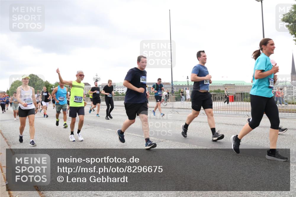 29.06.2025 - hella hamburg halbmarathon Lena Gebhardt http://msf.ph/oto/8296675 29.06.2025 10:56:10 Lombardsbrücke 14221, 4473, 6494, 8532, 5306, 7616, 151, 1113, 1738, 1909, 2095, 2793, 2915, 3101, 3257, 3268, 3987, 4083, 4265, 4354, 4470, 4473, 4836, 4896, 5220, 5222, 5306, 5575, 5580, 5693, 5757, 5994, 6055, 6056, 6113, 6257, 6494, 6594, 6690, 6968, 7025, 7028, 7090, 7516, 7616, 7711, 7969, 8005, 8110, 8305, 8517, 8532, 8533, 8648, 8766, 9383, 9435, 9548, 9606, 9838, 9861, 9865, 9948, 9953, 9956, 10436, 10438, 10449, 10640, 10740, 10784, 10987, 11903, 11962, 11963, 12695 meine-sportfotos.de