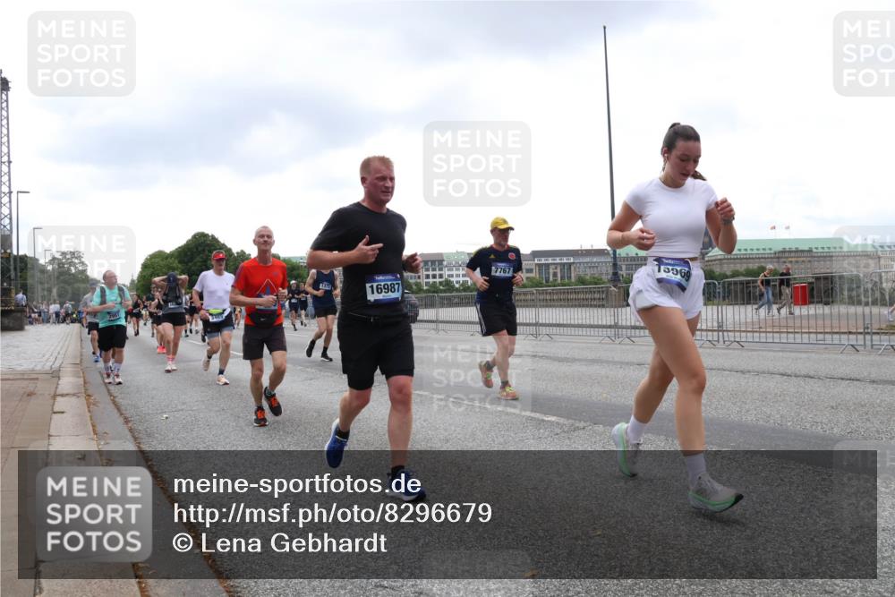 29.06.2025 - hella hamburg halbmarathon Lena Gebhardt http://msf.ph/oto/8296679 29.06.2025 10:46:48 Lombardsbrücke 1073, 1185, 1286, 1363, 1371, 1375, 1593, 1608, 1720, 1837, 1961, 1999, 2162, 2211, 2320, 2327, 2500, 2556, 2665, 2697, 2981, 3277, 3406, 3407, 3469, 3734, 3823, 4202, 4239, 4296, 4342, 4355, 4448, 4604, 5111, 5114, 5700, 5796, 5953, 6124, 6161, 6485, 6496, 6740, 7073, 7303, 7364, 7412, 7767, 7827, 8477, 8486, 8551, 8553, 8684, 8700, 8967, 9691, 10153, 10230, 13969, 14261, 15852, 16882, 16987 meine-sportfotos.de