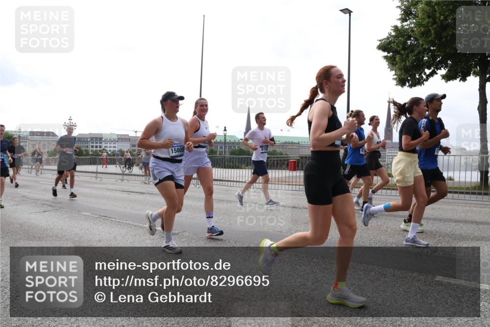 29.06.2025 - hella hamburg halbmarathon Lena Gebhardt http://msf.ph/oto/8296695 29.06.2025 10:36:46 Lombardsbrücke 84, 15805, 6156, 1102, 1118, 1224, 1253, 1339, 1488, 1490, 1948, 1952, 1954, 2124, 2552, 2588, 3165, 3398, 3404, 3428, 3873, 3895, 4084, 4442, 4618, 4762, 4996, 5012, 5224, 5427, 5538, 5540, 5573, 5640, 5747, 5786, 5789, 5809, 5919, 6156, 6190, 6359, 6667, 7202, 7632, 7773, 8007, 8315, 8498, 8499, 8530, 8758, 8936, 8937, 8945, 9115, 9117, 9229, 9295, 9500, 9694, 13265, 15077, 17156, 17807, 18152, 18488 meine-sportfotos.de