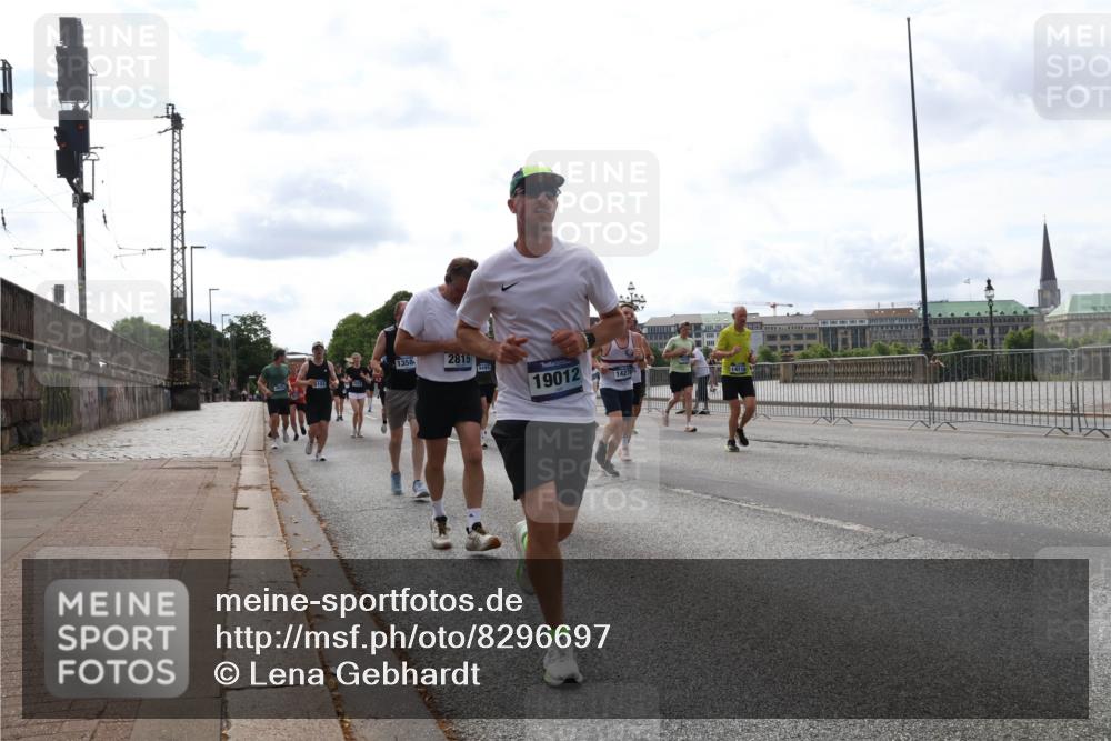 29.06.2025 - hella hamburg halbmarathon Lena Gebhardt http://msf.ph/oto/8296697 29.06.2025 10:21:34 Lombardsbrücke 1358, 2815, 9499, 19012, 14278, 1028, 1072, 1158, 1191, 1250, 1266, 1401, 1658, 1668, 1958, 2172, 2271, 2315, 2353, 2529, 2635, 2815, 2956, 2986, 3122, 3161, 3453, 3770, 3817, 3825, 3826, 4289, 4375, 4376, 4697, 4786, 5122, 5373, 5395, 5412, 5493, 5759, 5957, 6086, 6103, 6275, 6308, 6475, 6805, 6844, 7075, 7375, 7522, 7553, 7612, 7672, 7781, 8095, 8286, 8715, 8726, 8844, 8896, 8959, 9100, 9108, 9369, 9483, 9499, 9501, 9532, 9624, 10374, 10874, 11698 meine-sportfotos.de
