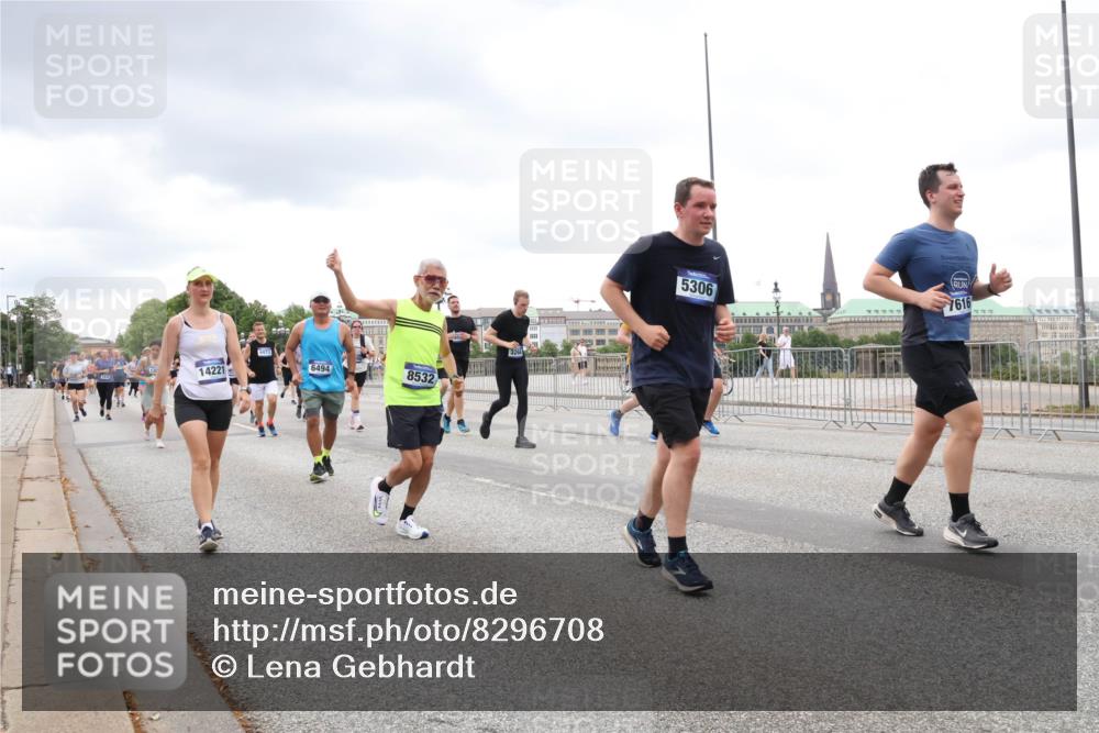 29.06.2025 - hella hamburg halbmarathon Lena Gebhardt http://msf.ph/oto/8296708 29.06.2025 10:56:10 Lombardsbrücke 14221, 4473, 6494, 8532, 5306, 7616, 1113, 1738, 1909, 2095, 2793, 2915, 3101, 3257, 3268, 3987, 4083, 4265, 4354, 4470, 4473, 4836, 4896, 5220, 5222, 5306, 5575, 5580, 5693, 5757, 5994, 6055, 6056, 6113, 6257, 6494, 6594, 6690, 6968, 7025, 7028, 7090, 7516, 7616, 7711, 7969, 8005, 8110, 8305, 8517, 8532, 8533, 8648, 8766, 9383, 9435, 9548, 9606, 9838, 9861, 9865, 9948, 9953, 9956, 10436, 10438, 10449, 10640, 10740, 10784, 10987, 11903, 11962, 11963, 12695 meine-sportfotos.de