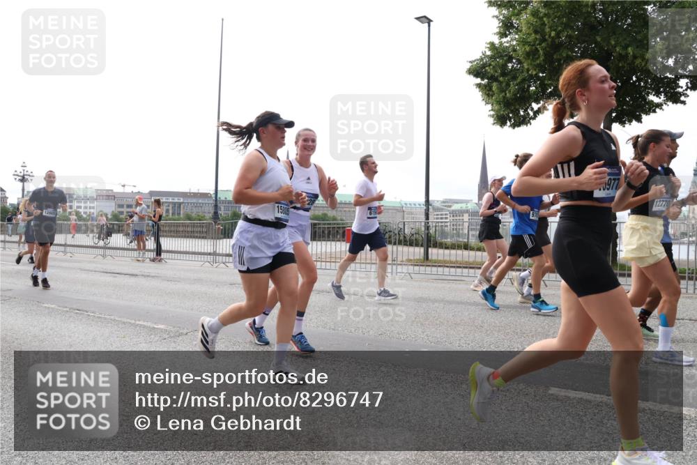 29.06.2025 - hella hamburg halbmarathon Lena Gebhardt http://msf.ph/oto/8296747 29.06.2025 10:36:47 Lombardsbrücke 615, 15805, 15805, 5977, 12770, 1102, 1118, 1224, 1253, 1339, 1488, 1490, 1948, 1952, 1954, 2124, 2552, 2588, 3165, 3398, 3428, 3873, 3895, 4084, 4442, 4618, 4762, 4996, 5012, 5224, 5427, 5538, 5540, 5573, 5640, 5747, 5786, 5789, 5919, 6156, 6190, 6359, 6667, 6804, 7202, 7632, 7773, 8007, 8315, 8498, 8499, 8530, 8758, 8936, 8937, 8945, 9115, 9117, 9229, 9295, 9500, 9694, 13265, 15077, 17156, 17807, 18152, 18488 meine-sportfotos.de