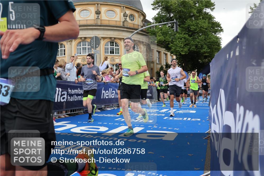 29.06.2025 - hella hamburg halbmarathon Strokosch-Dieckow http://msf.ph/oto/8296758 29.06.2025 10:52:11 Ziel 1482, 2397, 2595, 4419, 4837, 5032, 5087, 5093, 5378, 5482, 6164, 6897, 7732, 7896, 9074, 9082, 12135, 12580, 13726, 14248, 14300, 15275, 15446, 15829, 16003, 16320, 16591, 16666, 17033, 17130, 18475, 18801 meine-sportfotos.de
