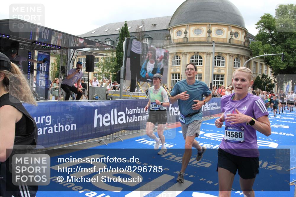 29.06.2025 - hella hamburg halbmarathon Michael Strokosch http://msf.ph/oto/8296785 29.06.2025 10:57:12 Ziel 1387, 1877, 4167, 4261, 9884, 11612, 13691, 13750, 14139, 14408, 14588, 15110, 15726, 16909, 17617, 18208, 19184 meine-sportfotos.de