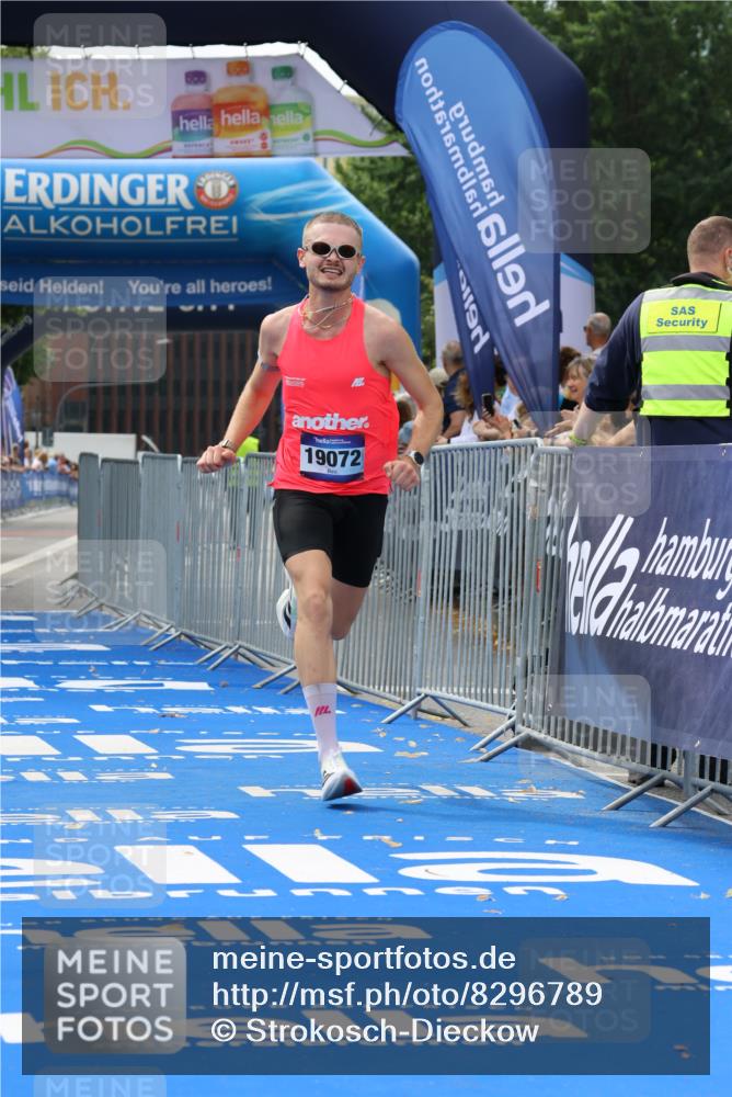 29.06.2025 - hella hamburg halbmarathon Strokosch-Dieckow http://msf.ph/oto/8296789 29.06.2025 10:18:01 Ziel 17786, 19072 meine-sportfotos.de