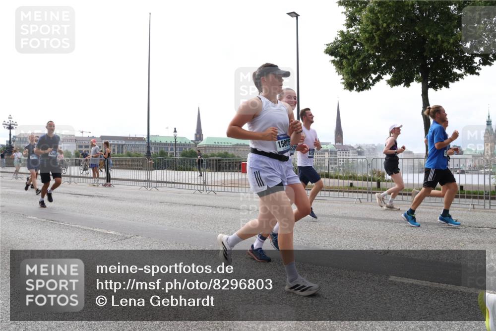 29.06.2025 - hella hamburg halbmarathon Lena Gebhardt http://msf.ph/oto/8296803 29.06.2025 10:36:47 Lombardsbrücke 17018, 12605, 15805, 1102, 1118, 1224, 1253, 1339, 1488, 1490, 1948, 1952, 1954, 2124, 2552, 2588, 3165, 3398, 3428, 3873, 3895, 4084, 4442, 4618, 4762, 4996, 5012, 5224, 5427, 5538, 5540, 5573, 5640, 5747, 5786, 5789, 5919, 6156, 6190, 6359, 6667, 6804, 7202, 7632, 7773, 8007, 8315, 8498, 8499, 8530, 8758, 8936, 8937, 8945, 9115, 9117, 9229, 9295, 9500, 9694, 13265, 15077, 17156, 17807, 18152, 18488 meine-sportfotos.de