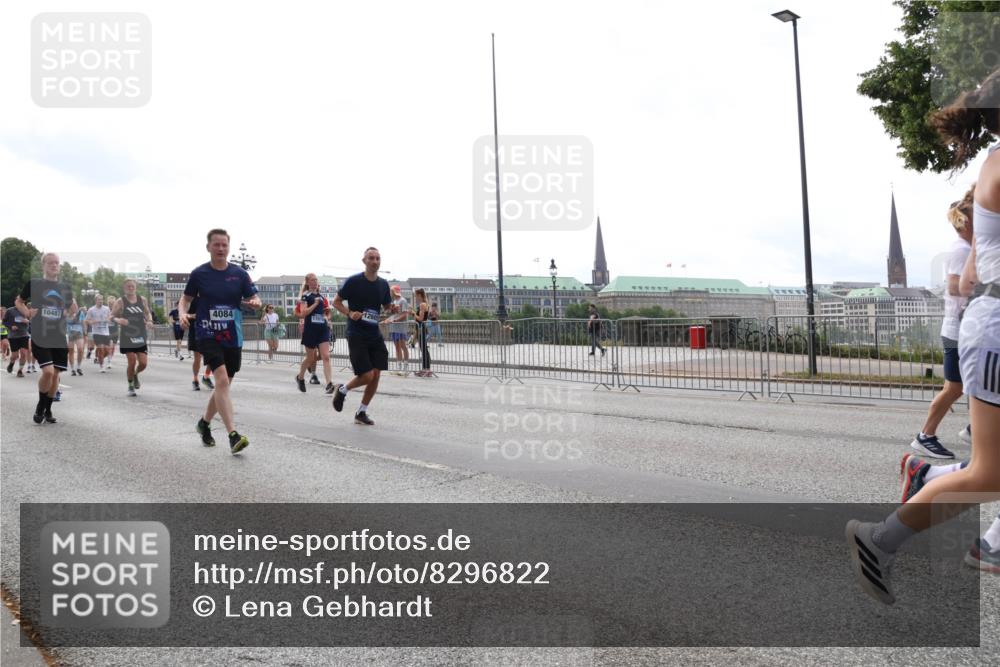 29.06.2025 - hella hamburg halbmarathon Lena Gebhardt http://msf.ph/oto/8296822 29.06.2025 10:36:47 Lombardsbrücke 10487, 4084, 1102, 1118, 1224, 1253, 1339, 1488, 1490, 1948, 1952, 1954, 2124, 2552, 2588, 3165, 3398, 3428, 3873, 3895, 4084, 4442, 4618, 4762, 4996, 5012, 5224, 5427, 5538, 5540, 5573, 5640, 5747, 5786, 5789, 5919, 6156, 6190, 6359, 6667, 6804, 7202, 7632, 7773, 8007, 8315, 8498, 8499, 8530, 8758, 8936, 8937, 8945, 9115, 9117, 9229, 9295, 9500, 9694, 13265, 15077, 17156, 17807, 18152, 18488 meine-sportfotos.de