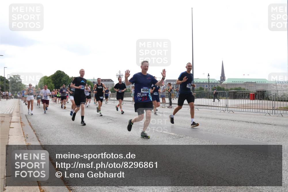 29.06.2025 - hella hamburg halbmarathon Lena Gebhardt http://msf.ph/oto/8296861 29.06.2025 10:36:48 Lombardsbrücke 194, 4084, 17018, 1118, 1224, 1253, 1339, 1488, 1490, 1948, 1952, 1954, 2124, 2552, 2588, 3165, 3398, 3428, 3714, 3873, 3895, 4084, 4442, 4618, 4762, 4996, 5012, 5224, 5427, 5538, 5540, 5573, 5640, 5747, 5786, 5789, 5919, 6156, 6190, 6359, 6667, 6804, 7202, 7632, 7773, 8007, 8315, 8498, 8499, 8530, 8758, 8936, 8937, 8945, 9115, 9117, 9229, 9295, 9500, 9694, 13265, 15077, 17156, 17807, 18152, 18488 meine-sportfotos.de