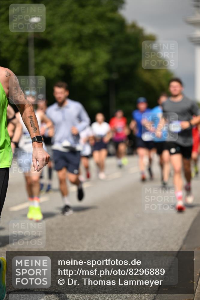 29.06.2025 - hella hamburg halbmarathon Dr. Thomas Lammeyer http://msf.ph/oto/8296889 29.06.2025 10:16:19 Kennedybrücke 1249, 1610, 1785, 1850, 1851, 2963, 2964, 3182, 3248, 3262, 3363, 4453, 4499, 5150, 5166, 5176, 6822, 6871, 7907, 8206, 8207, 8917, 8971, 9253, 9405, 9428, 10067, 10402, 10685, 11025 meine-sportfotos.de