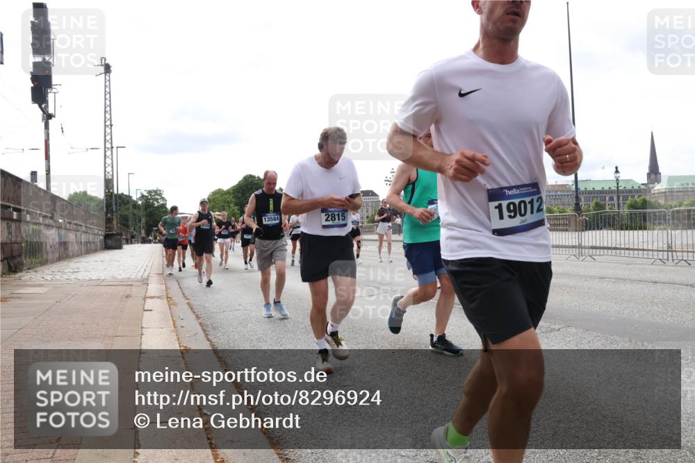 29.06.2025 - hella hamburg halbmarathon Lena Gebhardt http://msf.ph/oto/8296924 29.06.2025 10:21:34 Lombardsbrücke 13584, 2815, 19012, 1028, 1072, 1158, 1191, 1250, 1266, 1401, 1658, 1668, 1958, 2172, 2271, 2315, 2353, 2529, 2635, 2815, 2956, 2986, 3122, 3161, 3453, 3770, 3817, 3825, 3826, 4289, 4375, 4376, 4697, 4786, 5122, 5373, 5395, 5412, 5493, 5759, 5957, 6086, 6103, 6275, 6308, 6475, 6805, 6844, 7075, 7375, 7522, 7553, 7612, 7672, 7781, 8095, 8286, 8715, 8726, 8844, 8896, 8959, 9100, 9108, 9369, 9483, 9499, 9501, 9532, 9624, 10374, 10874, 11698 meine-sportfotos.de