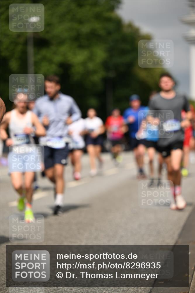 29.06.2025 - hella hamburg halbmarathon Dr. Thomas Lammeyer http://msf.ph/oto/8296935 29.06.2025 10:16:19 Kennedybrücke 1249, 1610, 1785, 1850, 1851, 2963, 2964, 3182, 3248, 3262, 3363, 4453, 4499, 5150, 5166, 5176, 6822, 6871, 7907, 8206, 8207, 8917, 8971, 9253, 9405, 9428, 10067, 10402, 10685, 11025 meine-sportfotos.de