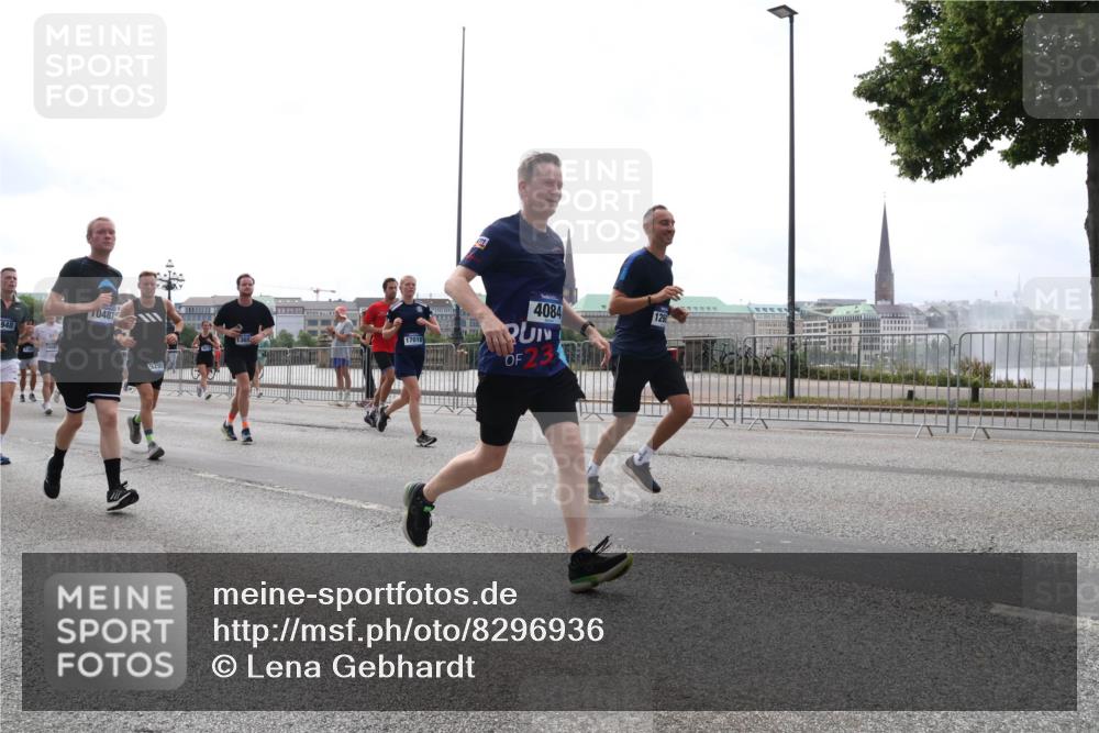 29.06.2025 - hella hamburg halbmarathon Lena Gebhardt http://msf.ph/oto/8296936 29.06.2025 10:36:48 Lombardsbrücke 948, 0487, 9295, 17018, 4084, 23, 126, 1118, 1224, 1253, 1339, 1488, 1490, 1948, 1952, 1954, 2124, 2552, 2588, 3165, 3398, 3428, 3714, 3873, 3895, 4084, 4442, 4618, 4762, 4996, 5012, 5224, 5427, 5538, 5540, 5573, 5640, 5747, 5786, 5789, 5919, 6156, 6190, 6359, 6667, 6804, 7202, 7632, 7773, 8007, 8315, 8498, 8499, 8530, 8758, 8936, 8937, 8945, 9115, 9117, 9229, 9295, 9500, 9694, 13265, 15077, 17156, 17807, 18152, 18488 meine-sportfotos.de