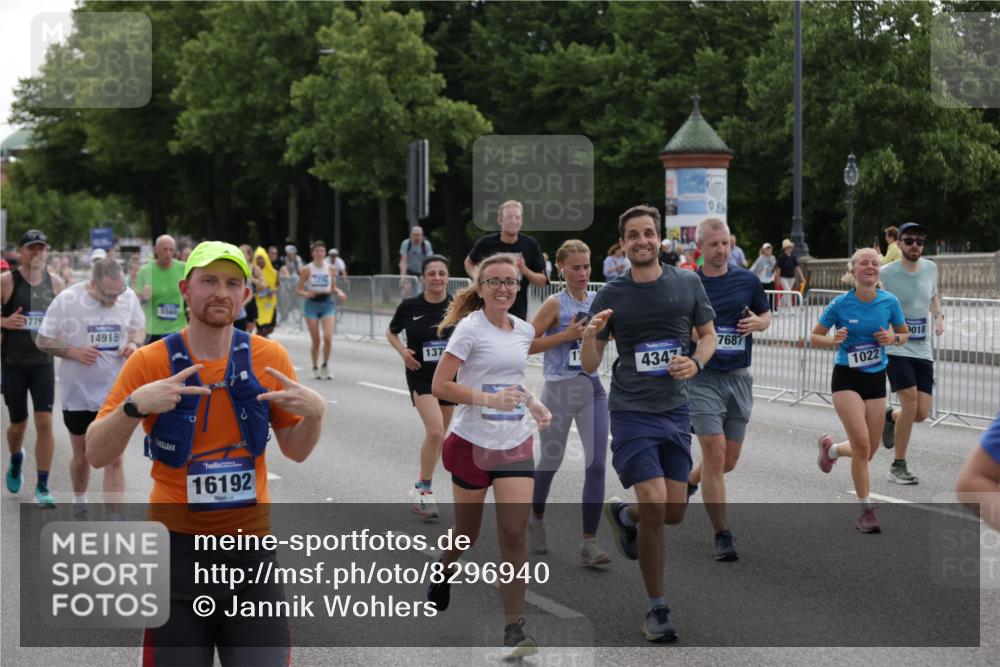 29.06.2025 - hella hamburg halbmarathon Jannik Wohlers http://msf.ph/oto/8296940 29.06.2025 10:36:49 Lombardsbrücke 1022, 1276, 1337, 1488, 1490, 1597, 1819, 2016, 2031, 2072, 2104, 2272, 2480, 2486, 3127, 3714, 4097, 4347, 4733, 5146, 5224, 5538, 5560, 5640, 5786, 5940, 6172, 6584, 6804, 7202, 7235, 7707, 7823, 8007, 8257, 8258, 8315, 8811, 9054, 9055, 10762, 10931, 11246, 11843, 11980, 12087, 12103, 12463, 13077, 13695, 13783, 13970, 13971, 14202, 14343, 14396, 14779, 14915, 15084, 15106, 15353, 15475, 16192, 16782, 16831, 17388, 17591, 17687, 17688, 17794, 18578, 18710 meine-sportfotos.de