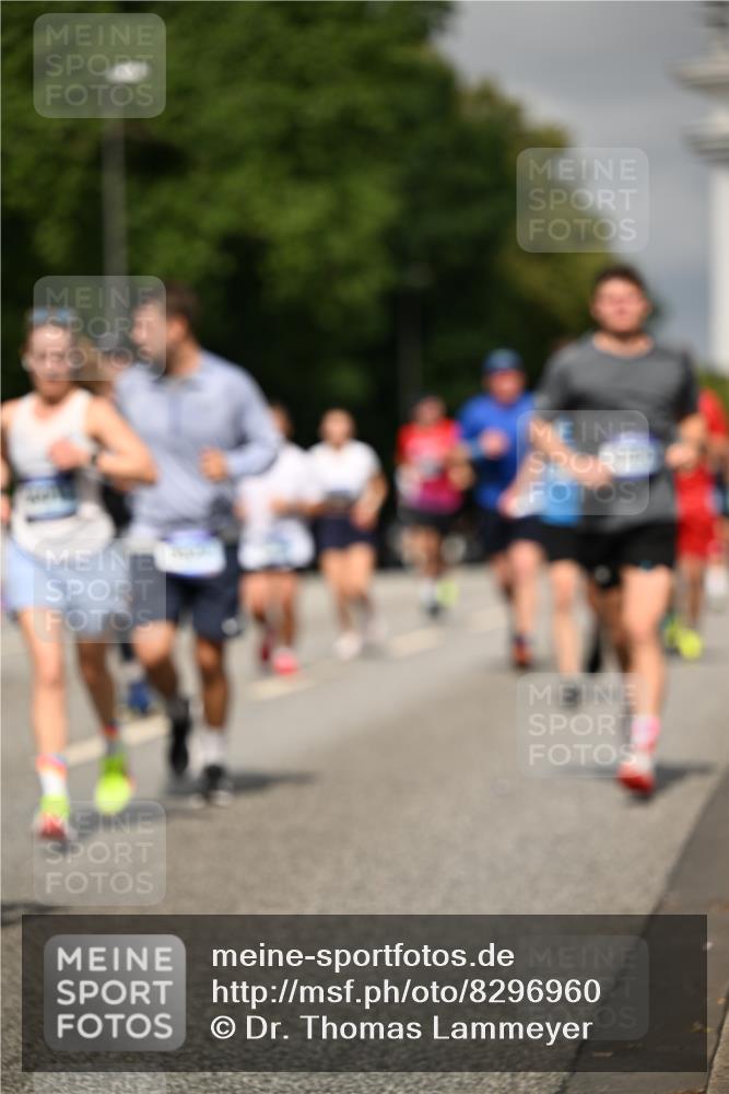 29.06.2025 - hella hamburg halbmarathon Dr. Thomas Lammeyer http://msf.ph/oto/8296960 29.06.2025 10:16:19 Kennedybrücke 1249, 1610, 1785, 1850, 1851, 2963, 2964, 3182, 3248, 3262, 3363, 4453, 4499, 5150, 5166, 5176, 6822, 6871, 7907, 8206, 8207, 8917, 8971, 9253, 9405, 9428, 10067, 10402, 10685, 11025 meine-sportfotos.de