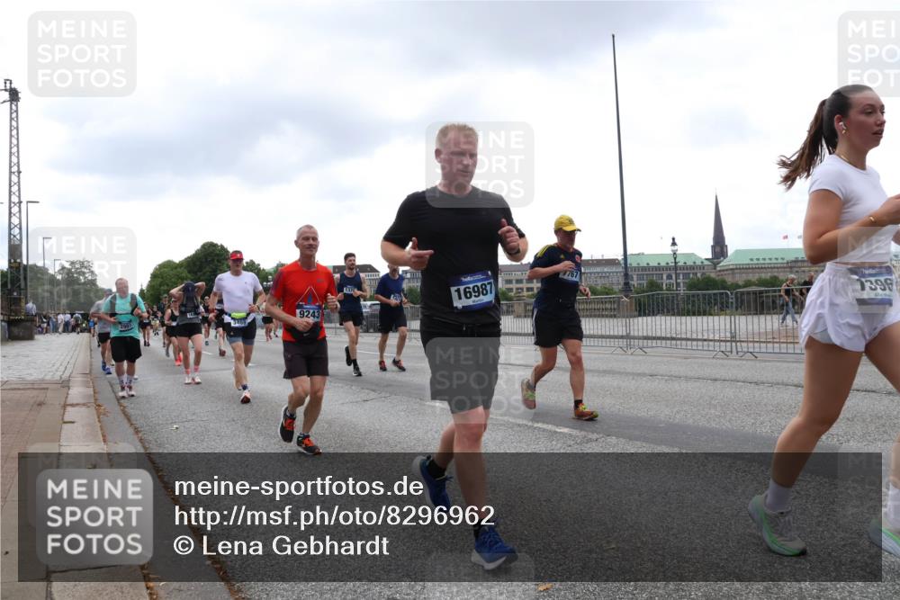 29.06.2025 - hella hamburg halbmarathon Lena Gebhardt http://msf.ph/oto/8296962 29.06.2025 10:46:48 Lombardsbrücke 1073, 1185, 1286, 1363, 1371, 1375, 1593, 1608, 1720, 1837, 1961, 1999, 2162, 2211, 2320, 2327, 2500, 2556, 2665, 2697, 2981, 3277, 3406, 3407, 3469, 3734, 3823, 4202, 4239, 4296, 4342, 4355, 4448, 4604, 5111, 5114, 5700, 5796, 5953, 6124, 6161, 6485, 6496, 6740, 7073, 7303, 7364, 7412, 7767, 7827, 8477, 8486, 8551, 8553, 8684, 8700, 8967, 9691, 10153, 10230, 13969, 14261, 15852, 16882, 16987 meine-sportfotos.de