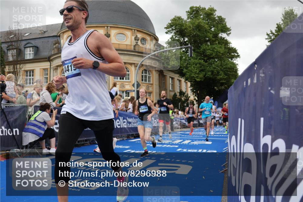 29.06.2025 - hella hamburg halbmarathon Strokosch-Dieckow http://msf.ph/oto/8296988 29.06.2025 10:52:20 Ziel 4140, 4419, 4587, 4837, 5087, 5482, 6164, 7178, 7896, 8371, 8661, 9074, 9876, 11791, 13015, 13211, 13707, 15144, 15446, 17773, 17997 meine-sportfotos.de