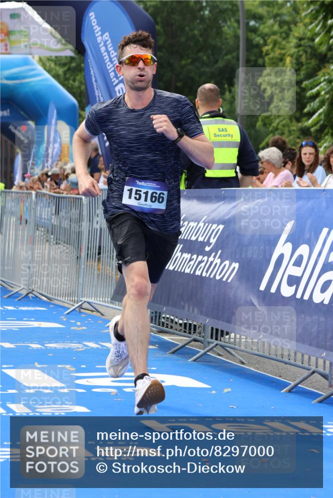 29.06.2025 - hella hamburg halbmarathon Strokosch-Dieckow http://msf.ph/oto/8297000 29.06.2025 10:17:55 Ziel 14932, 15166, 19072 meine-sportfotos.de