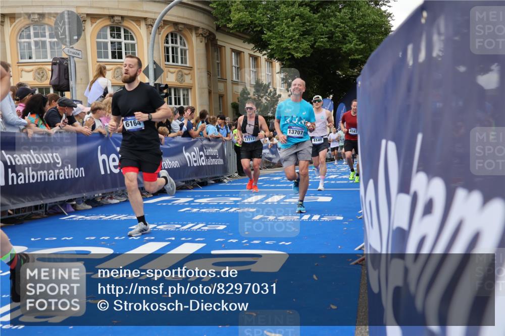 29.06.2025 - hella hamburg halbmarathon Strokosch-Dieckow http://msf.ph/oto/8297031 29.06.2025 10:52:20 Ziel 4140, 4419, 4587, 4837, 5087, 5482, 6164, 7178, 7896, 8371, 8661, 9074, 9876, 11791, 13015, 13211, 13707, 15144, 15446, 17773, 17997 meine-sportfotos.de