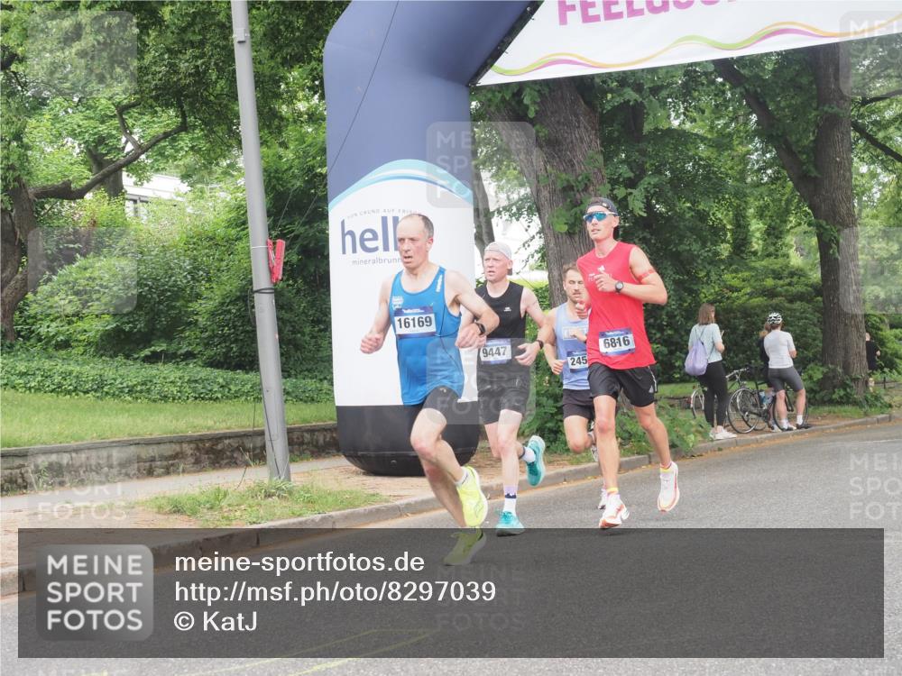 29.06.2025 - hella hamburg halbmarathon KatJ http://msf.ph/oto/8297039 29.06.2025 10:13:36 Zwischen KM18-KM19 2459, 6699, 6816 meine-sportfotos.de