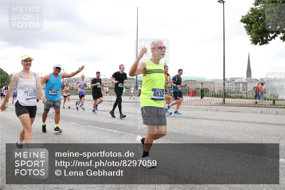 29.06.2025 - hella hamburg halbmarathon Lena Gebhardt http://msf.ph/oto/8297059 29.06.2025 10:56:11 Lombardsbrücke 14221, 6494, 3257, 9838, 3268, 8532, 1113, 1738, 1909, 2095, 2793, 2915, 3101, 3257, 3268, 3953, 3987, 4083, 4265, 4354, 4470, 4473, 4836, 4896, 5220, 5306, 5575, 5580, 5693, 5757, 5994, 6055, 6056, 6113, 6257, 6494, 6594, 6690, 6968, 7025, 7028, 7090, 7516, 7616, 7711, 7969, 8005, 8110, 8305, 8517, 8532, 8533, 8648, 8766, 9383, 9435, 9548, 9606, 9838, 9861, 9865, 9948, 9953, 9956, 10436, 10438, 10449, 10640, 10740, 10784, 10987, 11903, 11962, 11963 meine-sportfotos.de