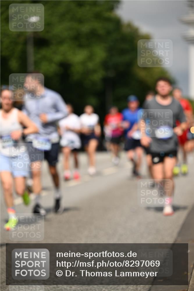 29.06.2025 - hella hamburg halbmarathon Dr. Thomas Lammeyer http://msf.ph/oto/8297069 29.06.2025 10:16:19 Kennedybrücke 1249, 1610, 1785, 1850, 1851, 2963, 2964, 3182, 3248, 3262, 3363, 4453, 4499, 5150, 5166, 5176, 6822, 6871, 7907, 8206, 8207, 8917, 8971, 9253, 9405, 9428, 10067, 10402, 10685, 11025 meine-sportfotos.de