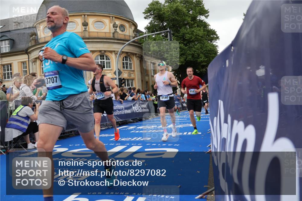 29.06.2025 - hella hamburg halbmarathon Strokosch-Dieckow http://msf.ph/oto/8297082 29.06.2025 10:52:22 Ziel 3715, 4140, 4419, 4587, 6164, 7178, 7232, 7896, 8371, 8661, 9074, 9145, 9876, 11791, 13015, 13211, 13707, 14561, 15144, 15446, 15980, 17773, 17997 meine-sportfotos.de
