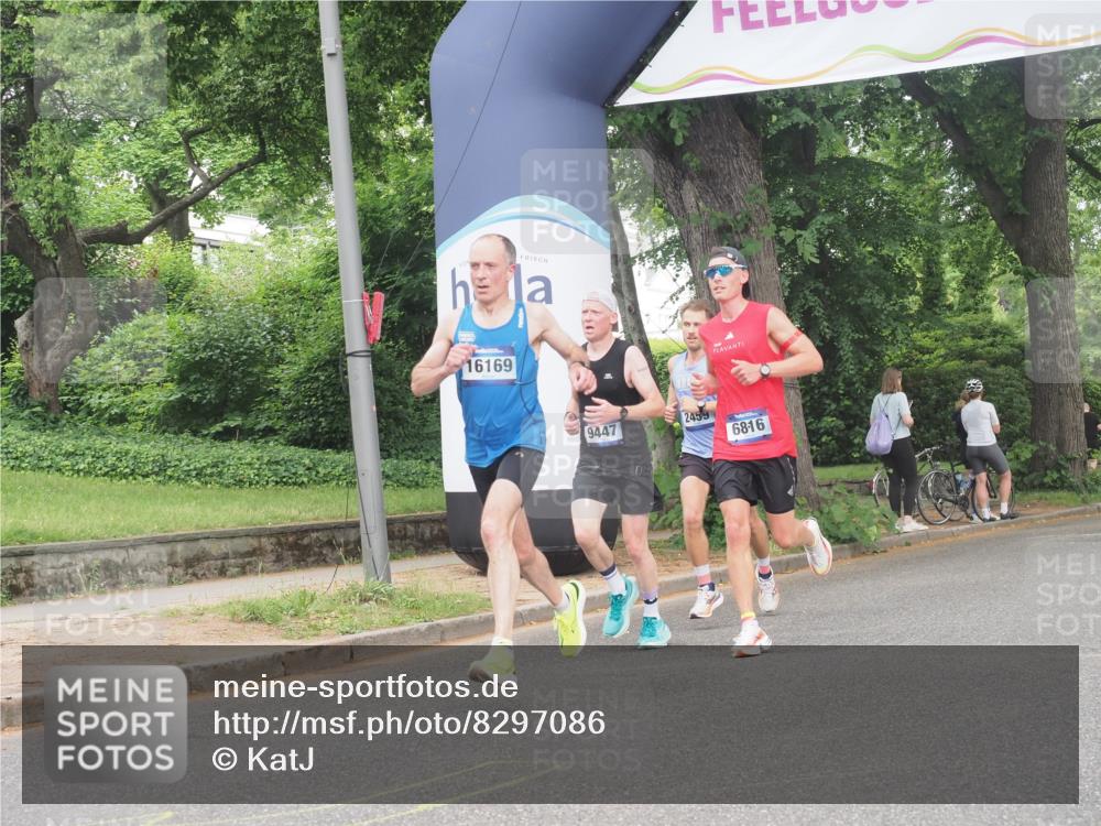 29.06.2025 - hella hamburg halbmarathon KatJ http://msf.ph/oto/8297086 29.06.2025 10:13:36 Zwischen KM18-KM19 2459, 6699, 6816 meine-sportfotos.de