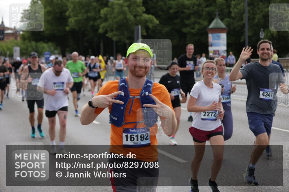 29.06.2025 - hella hamburg halbmarathon Jannik Wohlers http://msf.ph/oto/8297098 29.06.2025 10:36:50 Lombardsbrücke 1022, 1276, 1337, 1488, 1490, 1597, 1819, 2016, 2031, 2072, 2104, 2272, 2480, 2486, 3127, 3714, 4097, 4347, 4733, 5146, 5560, 5640, 5786, 5940, 6172, 6584, 6804, 7085, 7235, 7707, 7823, 8007, 8257, 8258, 8315, 8811, 9054, 9055, 10762, 10931, 11246, 11843, 11980, 12087, 12103, 12463, 12935, 13077, 13695, 13783, 13970, 13971, 14202, 14282, 14343, 14396, 14779, 14915, 15084, 15106, 15475, 16192, 16782, 16831, 17388, 17687, 17688, 17794, 17965, 18578, 18710 meine-sportfotos.de