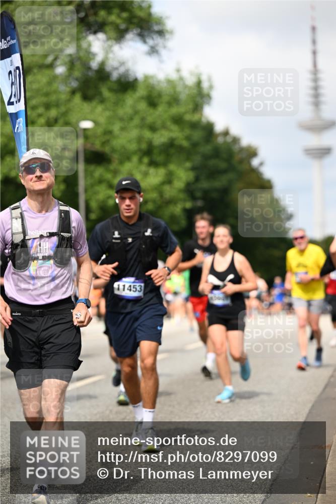 29.06.2025 - hella hamburg halbmarathon Dr. Thomas Lammeyer http://msf.ph/oto/8297099 29.06.2025 10:37:45 Kennedybrücke 1189, 1275, 1896, 1995, 2085, 2342, 2526, 2776, 3812, 4164, 4361, 4433, 4449, 4807, 5075, 5141, 5180, 5557, 5561, 5584, 5821, 5822, 6773, 6956, 6999, 7308, 7309, 7633, 7705, 8157, 8383, 8620, 8891, 9234, 9258, 9438, 9591, 9706, 9799, 9995, 10800, 11092, 11111, 11237, 11260 meine-sportfotos.de
