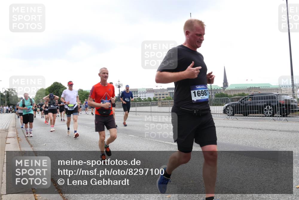 29.06.2025 - hella hamburg halbmarathon Lena Gebhardt http://msf.ph/oto/8297100 29.06.2025 10:46:49 Lombardsbrücke 1073, 1185, 1286, 1363, 1371, 1375, 1593, 1607, 1608, 1720, 1837, 1961, 1999, 2162, 2211, 2320, 2327, 2500, 2555, 2556, 2665, 2697, 2981, 3277, 3406, 3407, 3469, 3734, 3823, 4202, 4239, 4296, 4342, 4355, 4448, 4604, 5111, 5114, 5700, 5796, 5953, 6124, 6161, 6485, 6496, 6740, 7073, 7303, 7412, 7767, 7827, 8477, 8486, 8551, 8553, 8684, 8700, 8967, 9691, 10153, 10230, 13969, 14261, 15852, 16882, 16987 meine-sportfotos.de