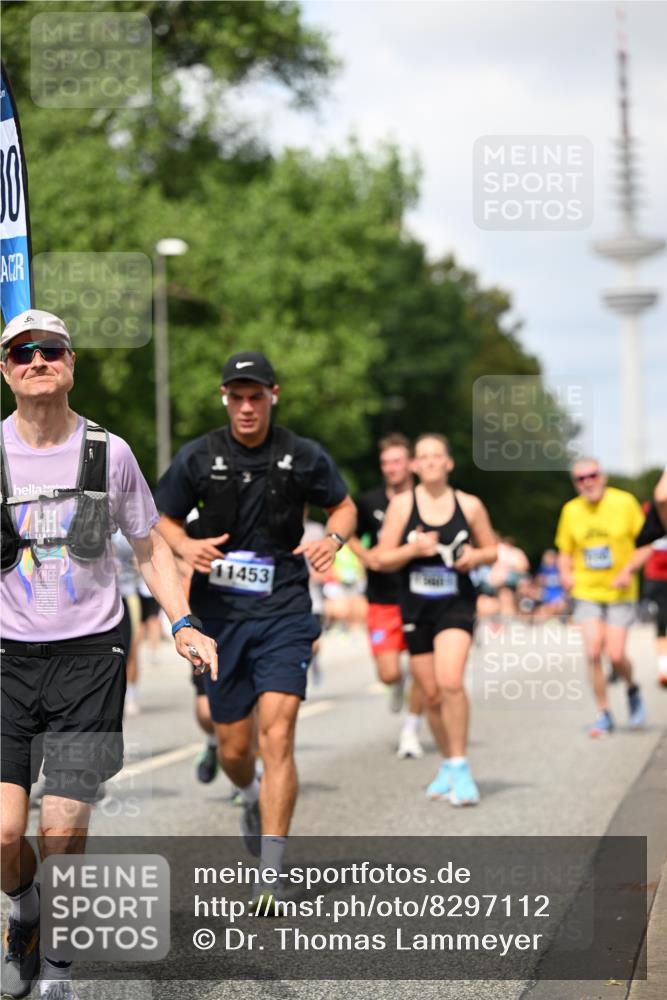 29.06.2025 - hella hamburg halbmarathon Dr. Thomas Lammeyer http://msf.ph/oto/8297112 29.06.2025 10:37:45 Kennedybrücke 1189, 1275, 1896, 1995, 2085, 2342, 2526, 2776, 3812, 4164, 4361, 4433, 4449, 4807, 5075, 5141, 5180, 5557, 5561, 5584, 5821, 5822, 6773, 6956, 6999, 7308, 7309, 7633, 7705, 8157, 8383, 8620, 8891, 9234, 9258, 9438, 9591, 9706, 9799, 9995, 10800, 11092, 11111, 11237, 11260 meine-sportfotos.de