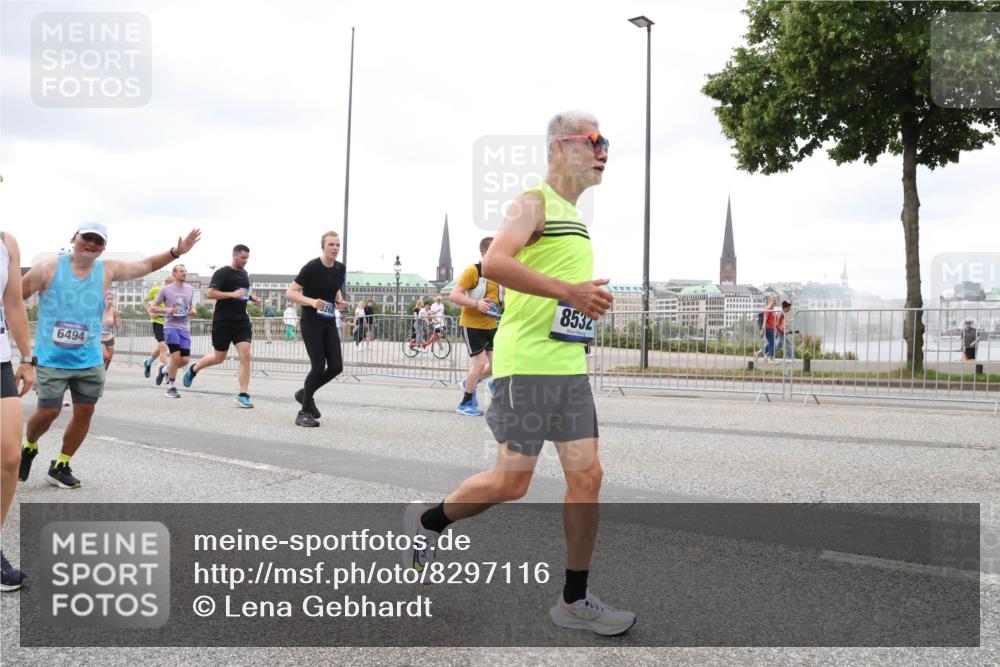 29.06.2025 - hella hamburg halbmarathon Lena Gebhardt http://msf.ph/oto/8297116 29.06.2025 10:56:11 Lombardsbrücke 6494, 8532, 1113, 1738, 1909, 2095, 2793, 2915, 3101, 3257, 3268, 3953, 3987, 4083, 4265, 4354, 4470, 4473, 4836, 4896, 5220, 5306, 5575, 5580, 5693, 5757, 5994, 6055, 6056, 6113, 6257, 6494, 6594, 6690, 6968, 7025, 7028, 7090, 7516, 7616, 7711, 7969, 8005, 8110, 8305, 8517, 8532, 8533, 8648, 8766, 9383, 9435, 9548, 9606, 9838, 9861, 9865, 9948, 9953, 9956, 10436, 10438, 10449, 10640, 10740, 10784, 10987, 11903, 11962, 11963 meine-sportfotos.de