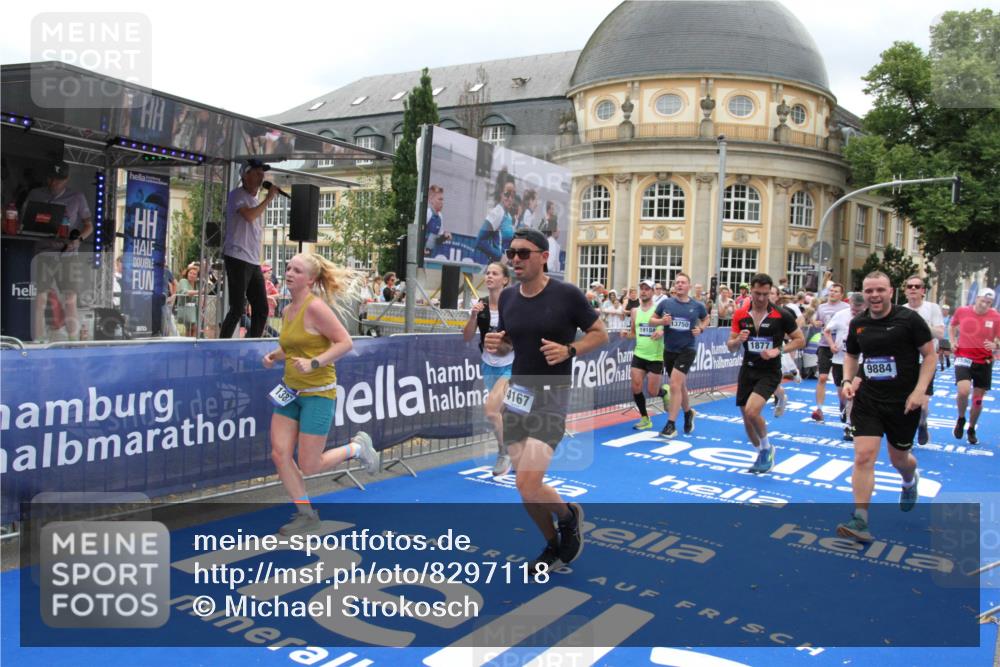 29.06.2025 - hella hamburg halbmarathon Michael Strokosch http://msf.ph/oto/8297118 29.06.2025 10:57:17 Ziel 1387, 1877, 2417, 2676, 4167, 4940, 8585, 9577, 9884, 9934, 10383, 11590, 11612, 13750, 14139, 15110, 15229, 15664, 15726, 17660, 17779, 17848, 17993, 19184 meine-sportfotos.de