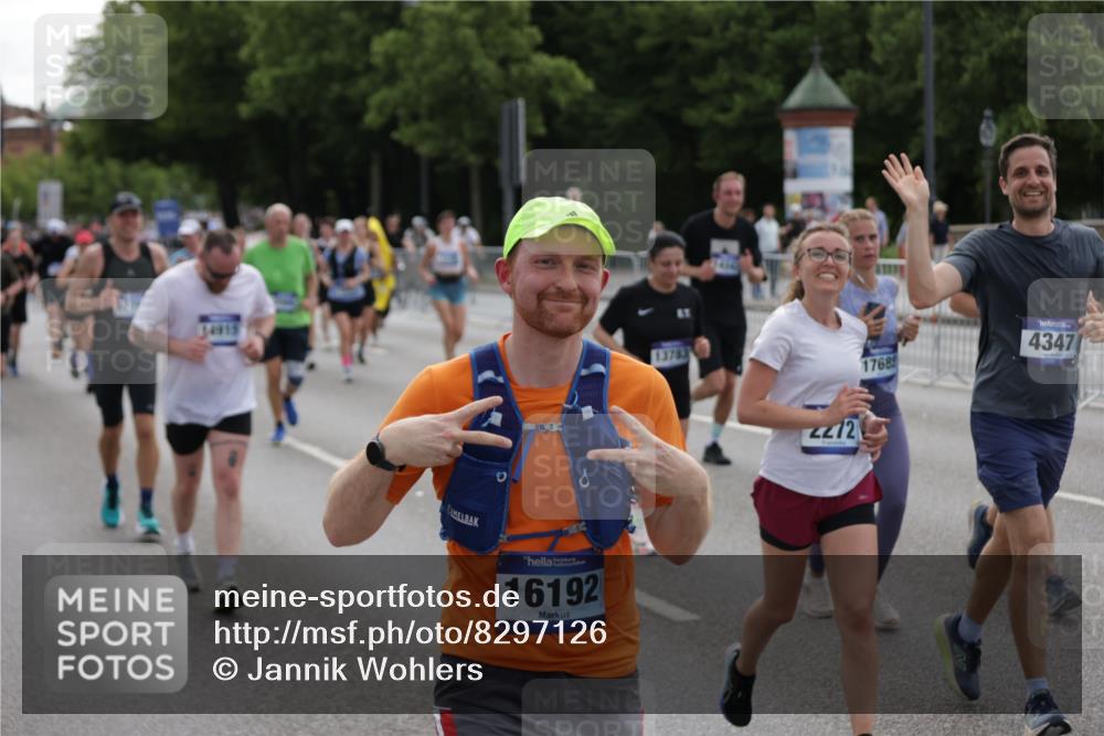29.06.2025 - hella hamburg halbmarathon Jannik Wohlers http://msf.ph/oto/8297126 29.06.2025 10:36:50 Lombardsbrücke 1022, 1276, 1337, 1488, 1490, 1597, 1819, 2016, 2031, 2072, 2104, 2272, 2480, 2486, 3127, 3714, 4097, 4347, 4733, 5146, 5560, 5640, 5786, 5940, 6172, 6584, 6804, 7085, 7235, 7707, 7823, 8007, 8257, 8258, 8315, 8811, 9054, 9055, 10762, 10931, 11246, 11843, 11980, 12087, 12103, 12463, 12935, 13077, 13695, 13783, 13970, 13971, 14202, 14282, 14343, 14396, 14779, 14915, 15084, 15106, 15475, 16192, 16782, 16831, 17388, 17687, 17688, 17794, 17965, 18578, 18710 meine-sportfotos.de