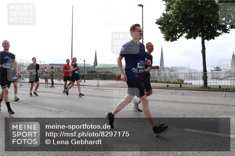 29.06.2025 - hella hamburg halbmarathon Lena Gebhardt http://msf.ph/oto/8297175 29.06.2025 10:36:49 Lombardsbrücke 10487, 9295, 13657, 4084, 1118, 1224, 1253, 1339, 1488, 1490, 1948, 1952, 1954, 2124, 2552, 2588, 3165, 3398, 3428, 3714, 3873, 3895, 4084, 4442, 4618, 4762, 4996, 5012, 5224, 5427, 5538, 5540, 5640, 5747, 5786, 5789, 5919, 6156, 6172, 6190, 6359, 6667, 6804, 7202, 7632, 7773, 8007, 8315, 8499, 8530, 8758, 8936, 8937, 8945, 9054, 9115, 9117, 9229, 9295, 9500, 9694, 13265, 15077, 17156, 17807, 18152, 18488 meine-sportfotos.de