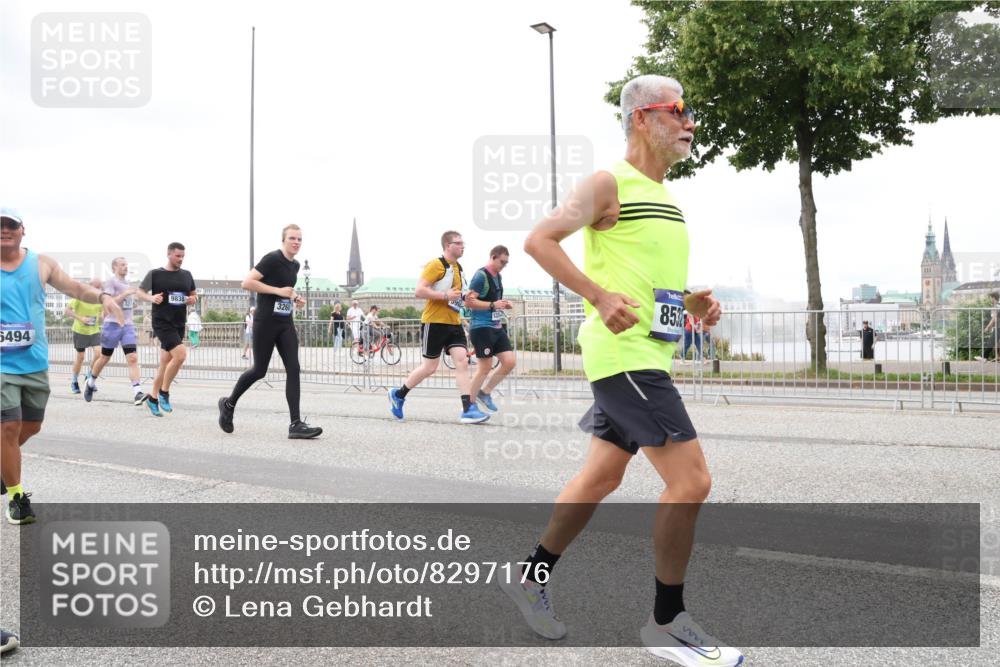 29.06.2025 - hella hamburg halbmarathon Lena Gebhardt http://msf.ph/oto/8297176 29.06.2025 10:56:11 Lombardsbrücke 5494, 9838, 3268, 85, 1113, 1738, 1909, 2095, 2793, 2915, 3101, 3257, 3268, 3953, 3987, 4083, 4265, 4354, 4470, 4473, 4836, 4896, 5220, 5306, 5575, 5580, 5693, 5757, 5994, 6055, 6056, 6113, 6257, 6494, 6594, 6690, 6968, 7025, 7028, 7090, 7516, 7616, 7711, 7969, 8005, 8110, 8305, 8517, 8532, 8533, 8648, 8766, 9383, 9435, 9548, 9606, 9838, 9861, 9865, 9948, 9953, 9956, 10436, 10438, 10449, 10640, 10740, 10784, 10987, 11903, 11962, 11963 meine-sportfotos.de