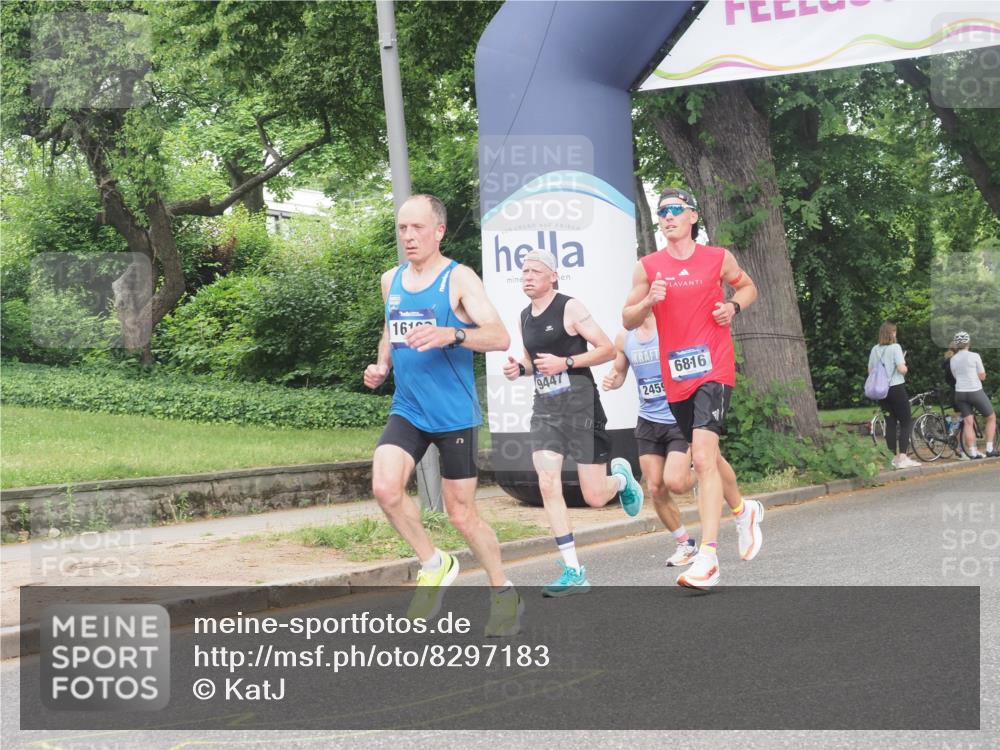 29.06.2025 - hella hamburg halbmarathon KatJ http://msf.ph/oto/8297183 29.06.2025 10:13:36 Zwischen KM18-KM19 2459, 6699, 6816 meine-sportfotos.de