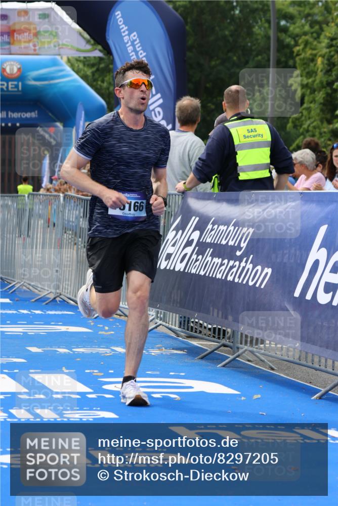 29.06.2025 - hella hamburg halbmarathon Strokosch-Dieckow http://msf.ph/oto/8297205 29.06.2025 10:17:55 Ziel 14932, 15166, 19072 meine-sportfotos.de