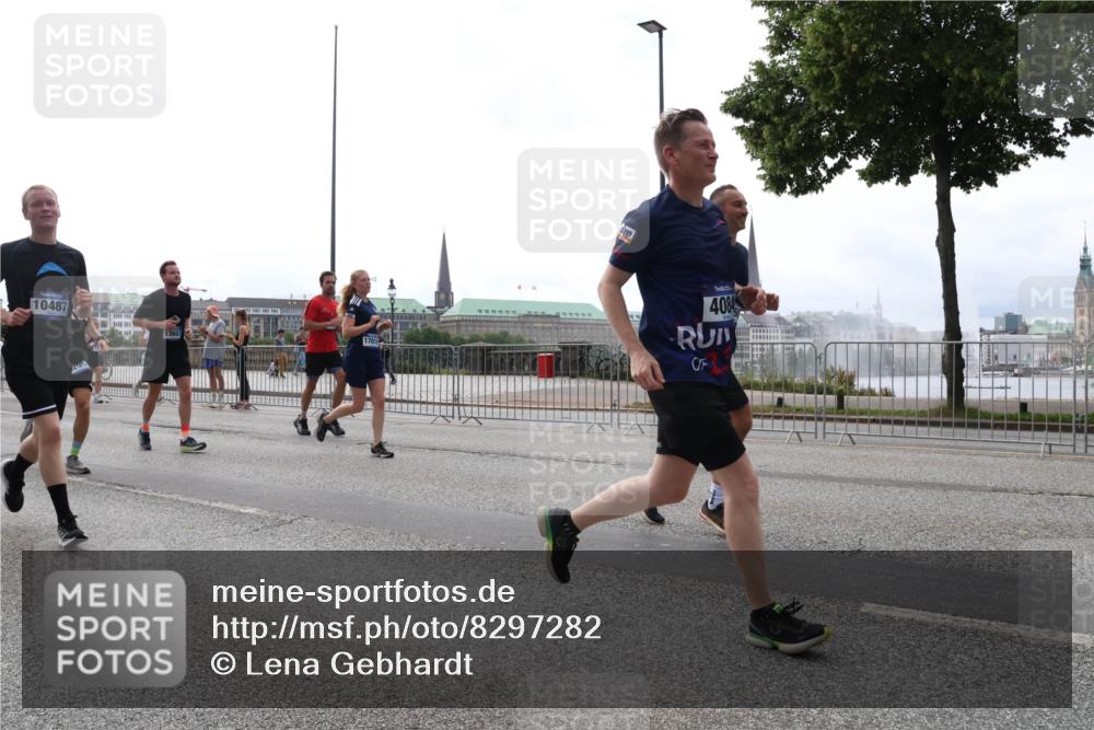 29.06.2025 - hella hamburg halbmarathon Lena Gebhardt http://msf.ph/oto/8297282 29.06.2025 10:36:49 Lombardsbrücke 10487, 13657, 408, 1118, 1224, 1253, 1339, 1488, 1490, 1948, 1952, 1954, 2124, 2552, 2588, 3165, 3398, 3428, 3714, 3873, 3895, 4084, 4442, 4618, 4762, 4996, 5012, 5224, 5427, 5538, 5540, 5640, 5747, 5786, 5789, 5919, 6156, 6172, 6190, 6359, 6667, 6804, 7202, 7632, 7773, 8007, 8315, 8499, 8530, 8758, 8936, 8937, 8945, 9054, 9115, 9117, 9229, 9295, 9500, 9694, 13265, 15077, 17156, 17807, 18152, 18488 meine-sportfotos.de