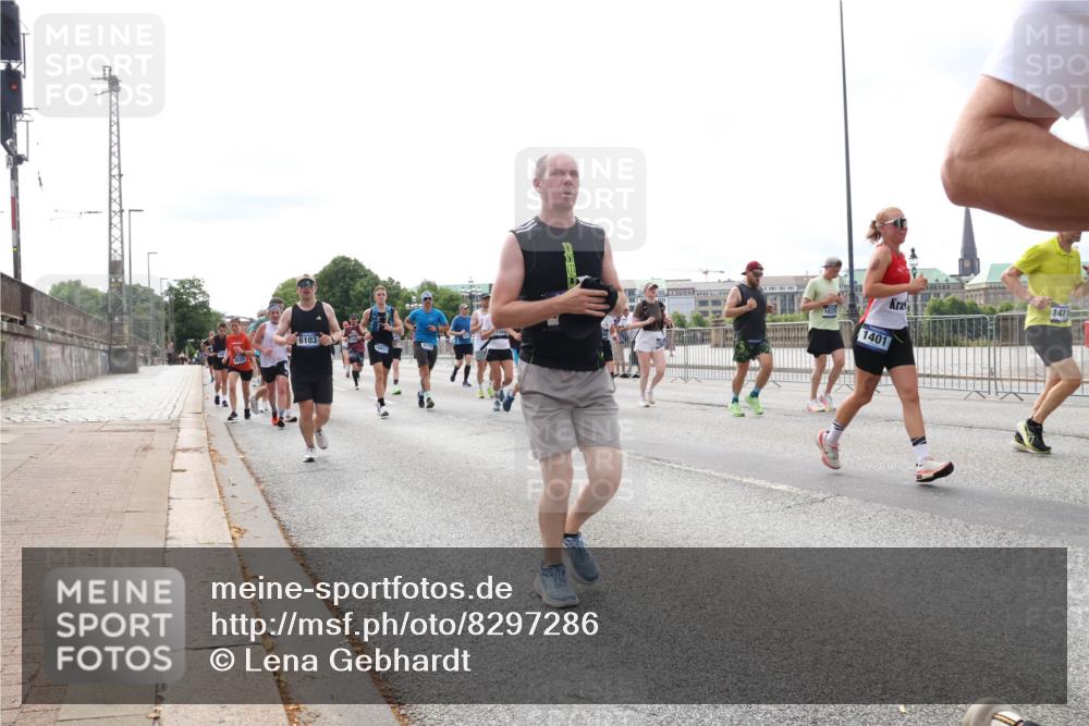 29.06.2025 - hella hamburg halbmarathon Lena Gebhardt http://msf.ph/oto/8297286 29.06.2025 10:21:36 Lombardsbrücke 6103, 1401, 1411, 1028, 1072, 1158, 1191, 1250, 1266, 1401, 1658, 1668, 1958, 2172, 2271, 2315, 2353, 2529, 2635, 2815, 2956, 2986, 3122, 3770, 3817, 3825, 3826, 3995, 4289, 4375, 4376, 4697, 4786, 5122, 5373, 5395, 5412, 5493, 5759, 5957, 6086, 6103, 6475, 6805, 6844, 7075, 7375, 7522, 7553, 7612, 7672, 7781, 8095, 8286, 8715, 8844, 8896, 8959, 9100, 9369, 9483, 9499, 9501, 9532, 9624, 10374, 10874, 11698 meine-sportfotos.de