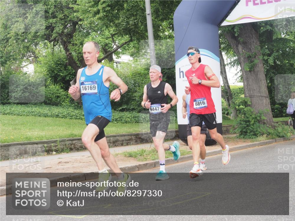 29.06.2025 - hella hamburg halbmarathon KatJ http://msf.ph/oto/8297330 29.06.2025 10:13:37 Zwischen KM18-KM19 2459, 6699, 6816 meine-sportfotos.de