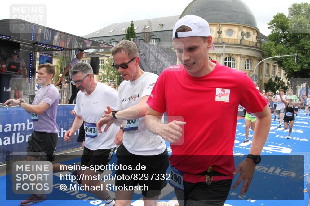 29.06.2025 - hella hamburg halbmarathon Michael Strokosch http://msf.ph/oto/8297332 29.06.2025 10:57:20 Ziel 1387, 1877, 2417, 2676, 4167, 4940, 8585, 9450, 9577, 9884, 9934, 10383, 11590, 11612, 12014, 12590, 13664, 13750, 15110, 15229, 15664, 16625, 17660, 17779, 17848, 17993, 19184 meine-sportfotos.de
